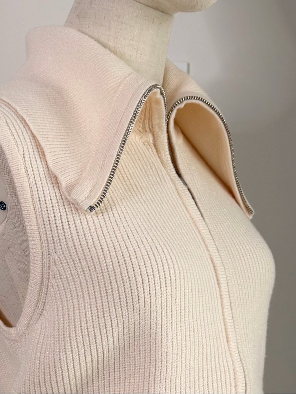 Joie Cream Ribbed Zip Front Sleeveless Sweater Vest M - Picture 5 of 13